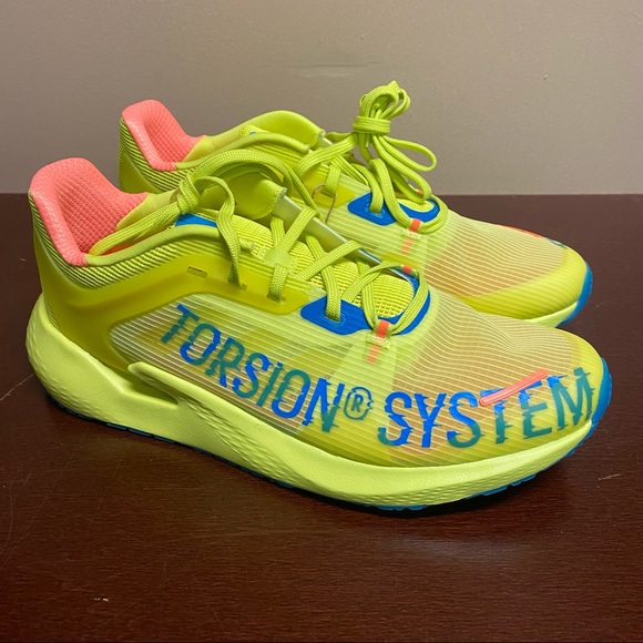 Athletic_Shoes